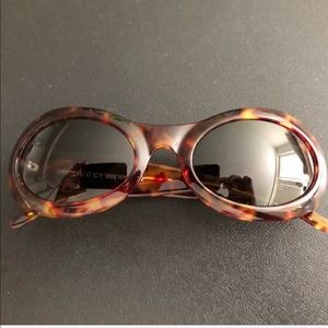 Vintage Oval Gucci tortoise shell sunglasses